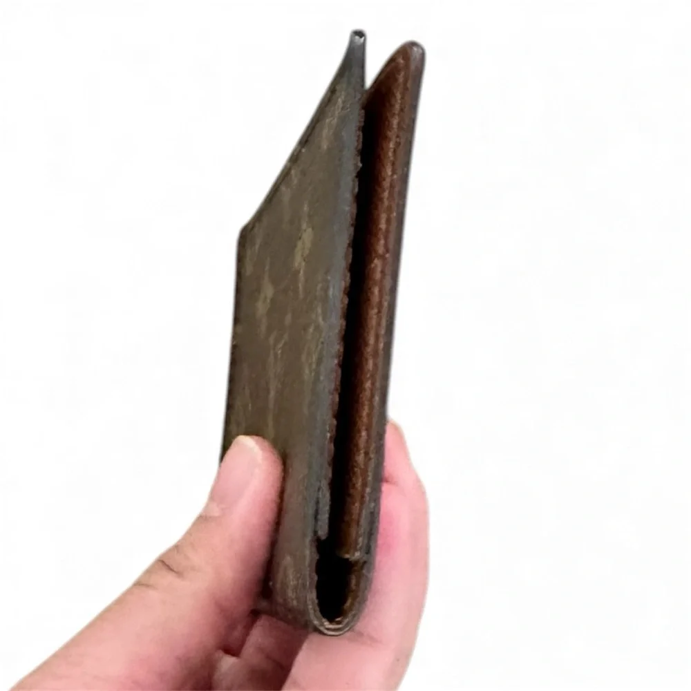 Louis Vuitton Monogram Card Holder - Picture 6 of 7